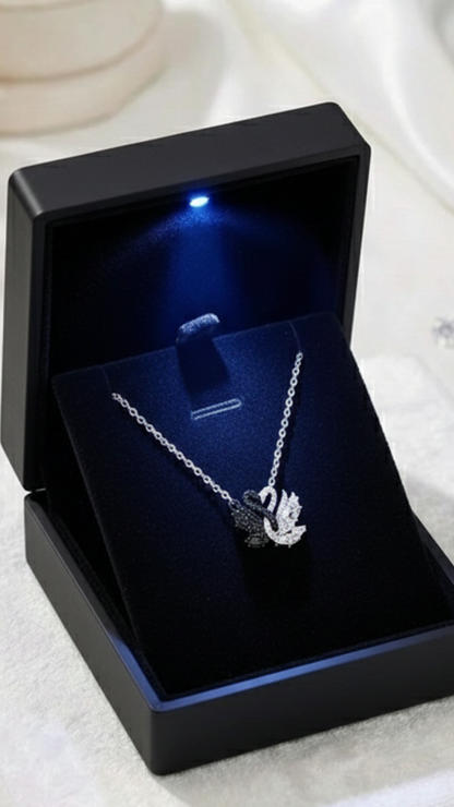 Siyah Beyaz Kuğu Kolye -925 Ayar Gümüş