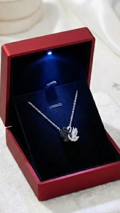 Siyah Beyaz Kuğu Kolye -925 Ayar Gümüş